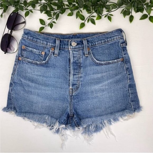 Levi's 501 High waisted raw hem denim Shorts size 27 - Picture 7 of 7